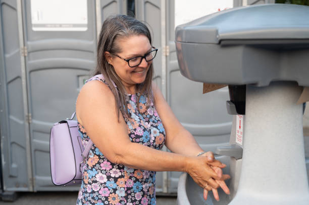 Best Luxury portable toilet rental  in Valrico, FL